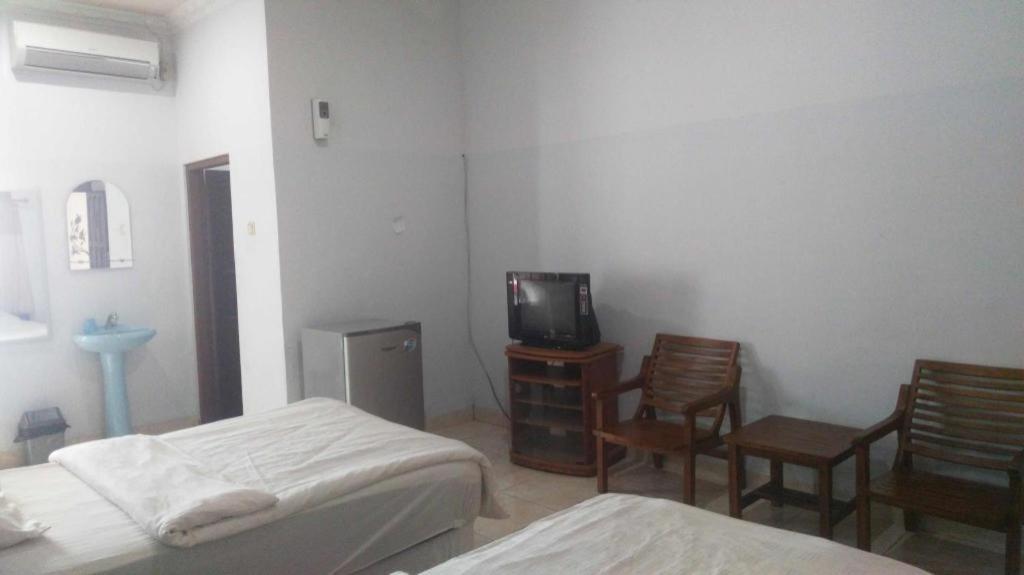 Avicenna Hotel Palangkaraya Bagian luar foto