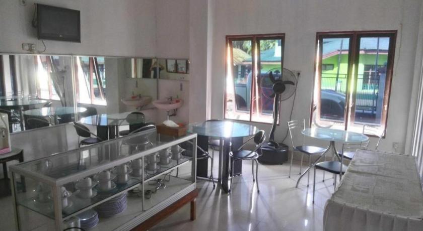 Avicenna Hotel Palangkaraya Bagian luar foto