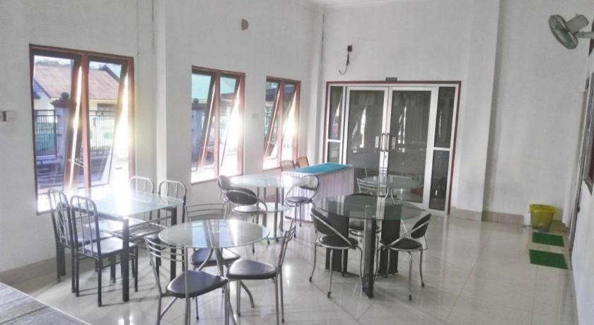 Avicenna Hotel Palangkaraya Bagian luar foto